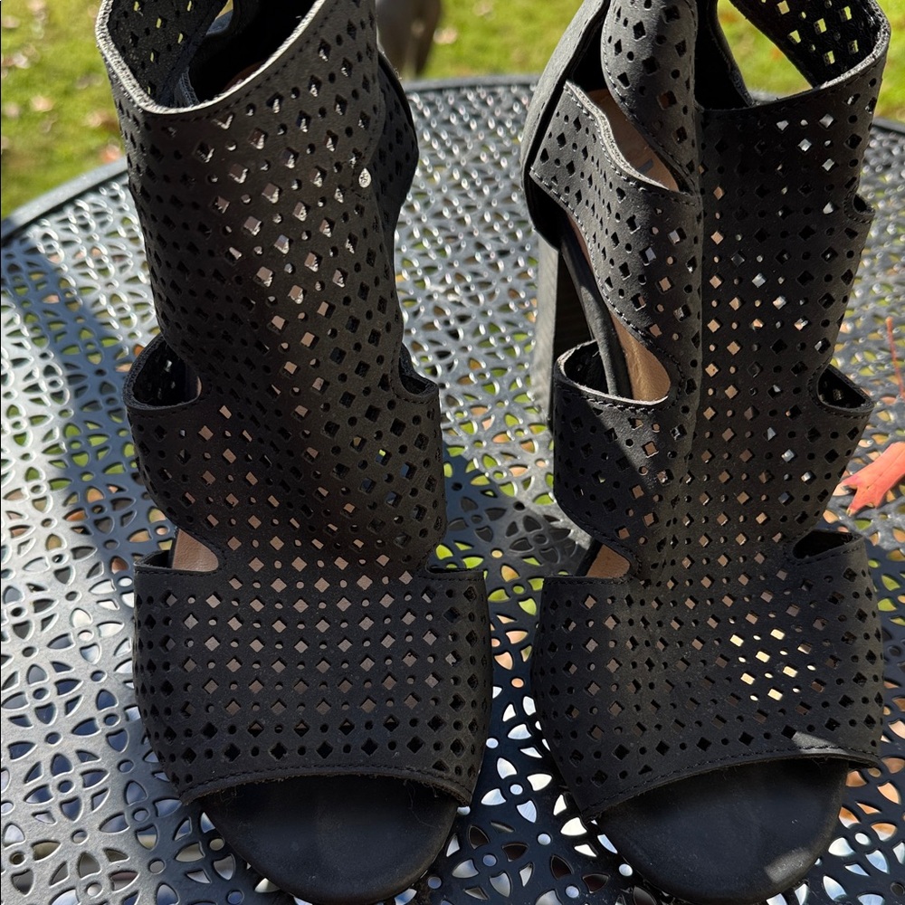 XOXO Black Laser-Cut Heels